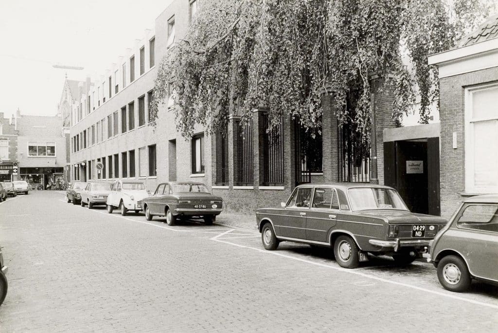 De achteringang van Langestraat 93, het Moriaanshoofd in 1971.