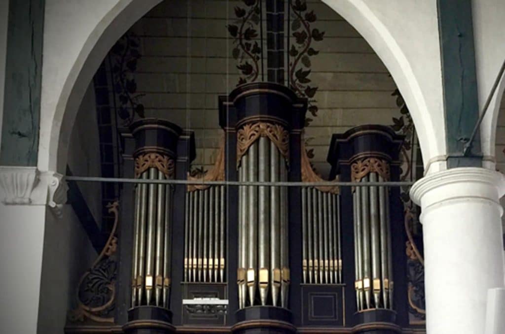 Orgel uit de 18e eeuw toegeschreven aan Jacob Courtain.