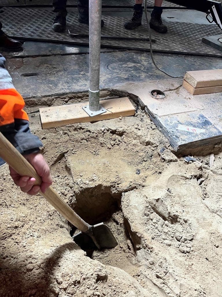 Orgelbalkon De Rijp - de ondergronds gelegen fundering van één van de pijlers