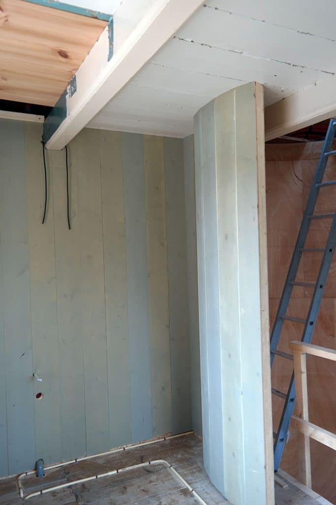 De oud-Hollandse kleuren zijn na kleuronderzoek op de houten panelen geschilderd.