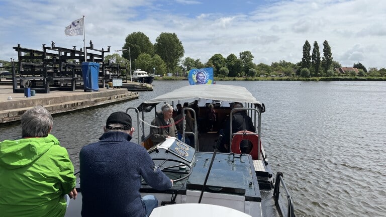 Boottocht-naar-de-omval-Dirk en Bart naderen de Omval Foto Streekstad Centraal