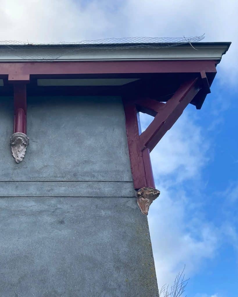 Terracotta kraagstenen aan de Oostgraftdijk 43