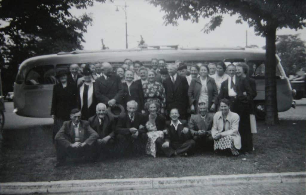 Het jaarlijkse uitje voor de ouden van daagen in 1946. Fotocollectie Van Veen.