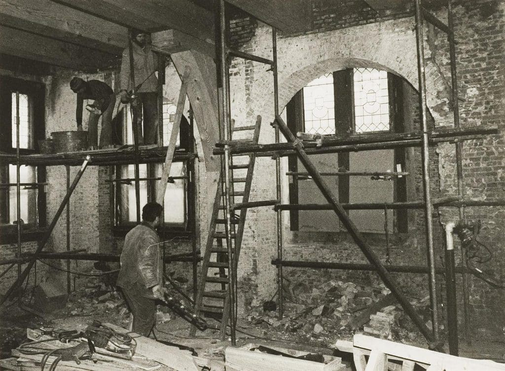 Interieur tweede verdieping van De Waag tijdens de restauratie van de romp in 1976-1978. Foto J Elsinga.