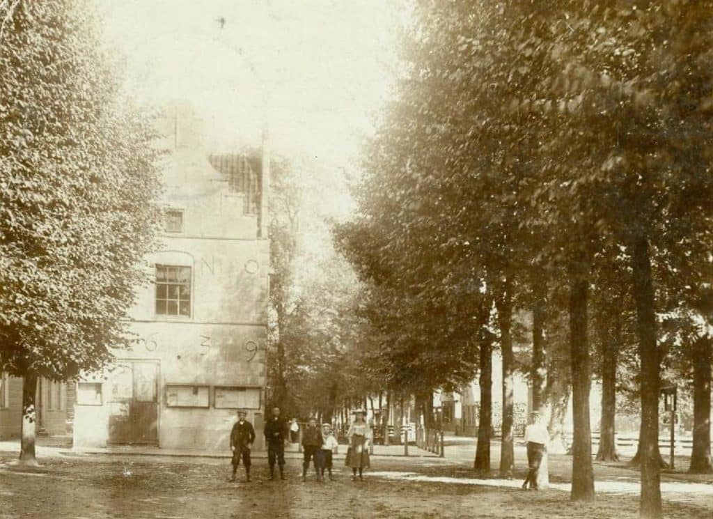 Raadhuis Grootschermer rond 1910.