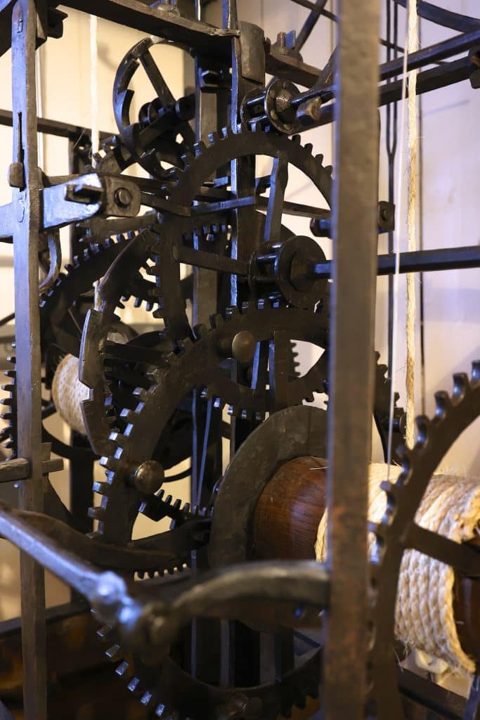 Oud uurwerk in Museum in t Houten Huis in De Rijp