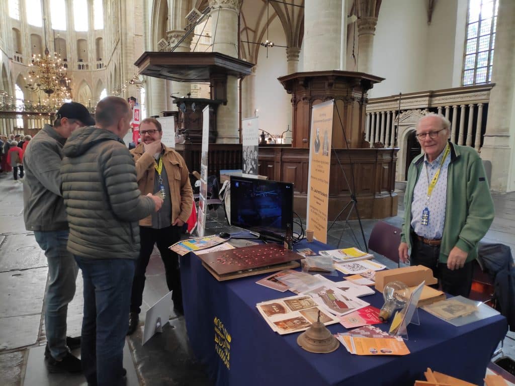 De Cuypersstichting tijdens de Erfgoedmarkt in Grote Kerk Alkmaar met Jos Olbers