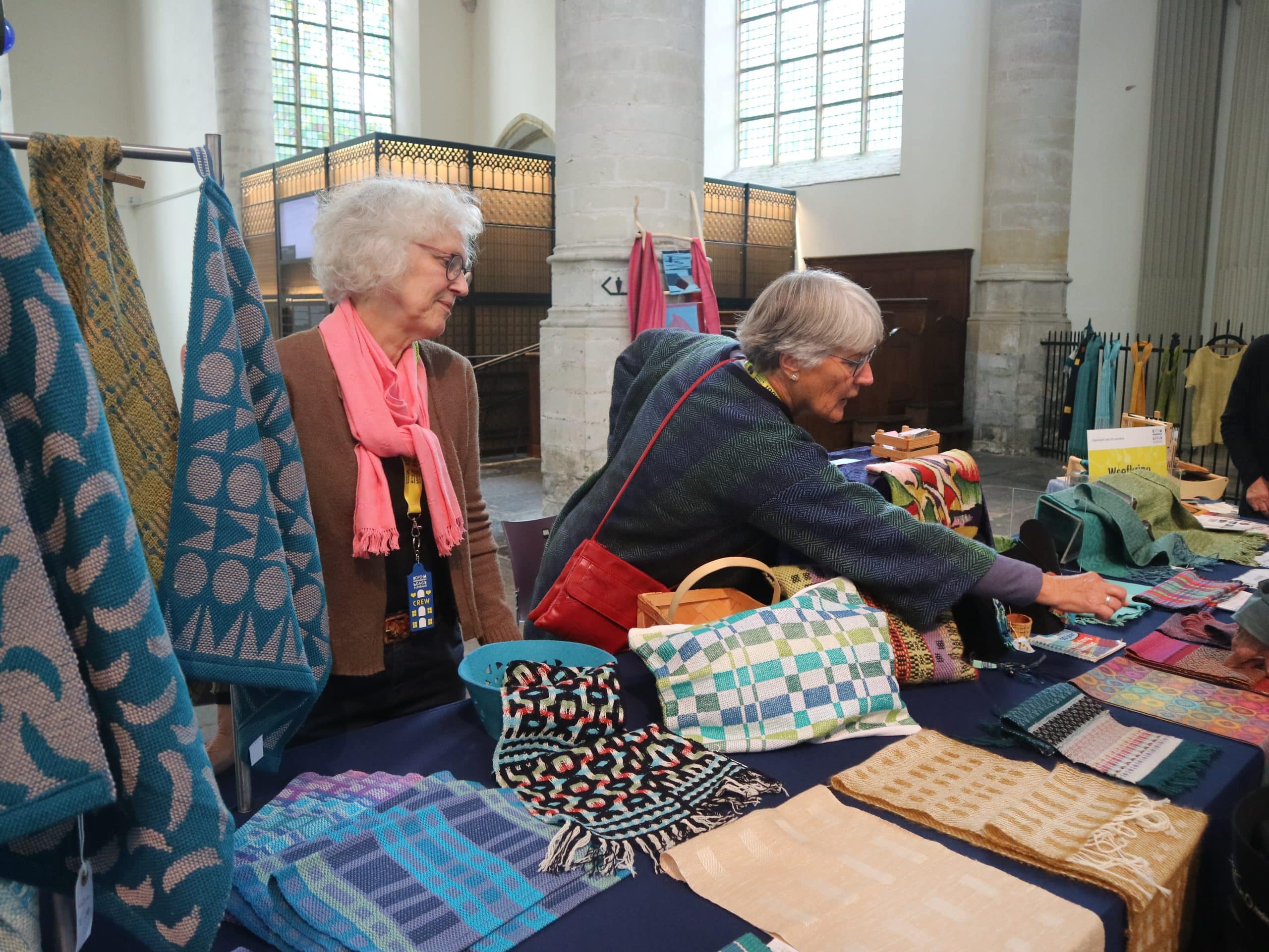 De Weefkring Erfgoedmarkt in Grote Kerk Alkmaar. Tijdens Open Monumentendag 2025.