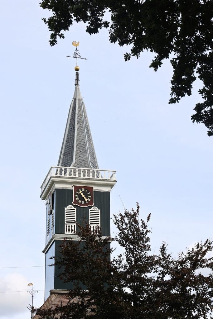 De toren van de Dopskerk Grootschermer 