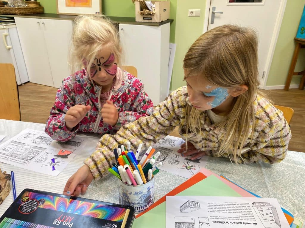Geschminkte meisjes bij Molen 't Roode Hert