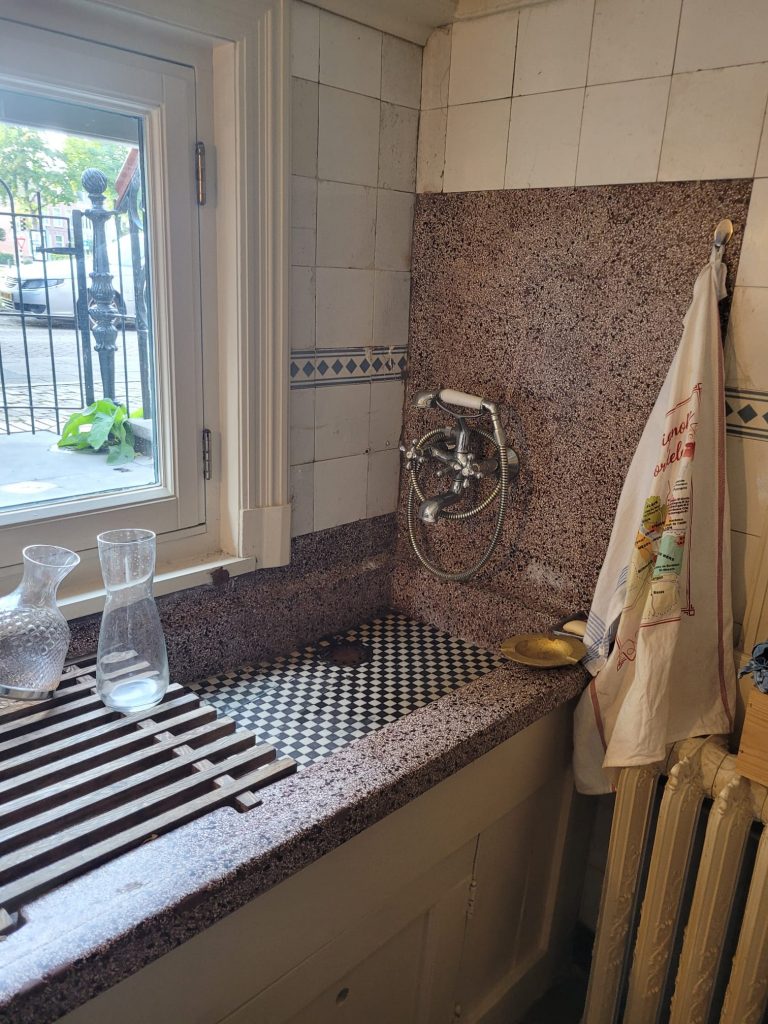 Gootsteen van de Villa Wilhelminalaan 8