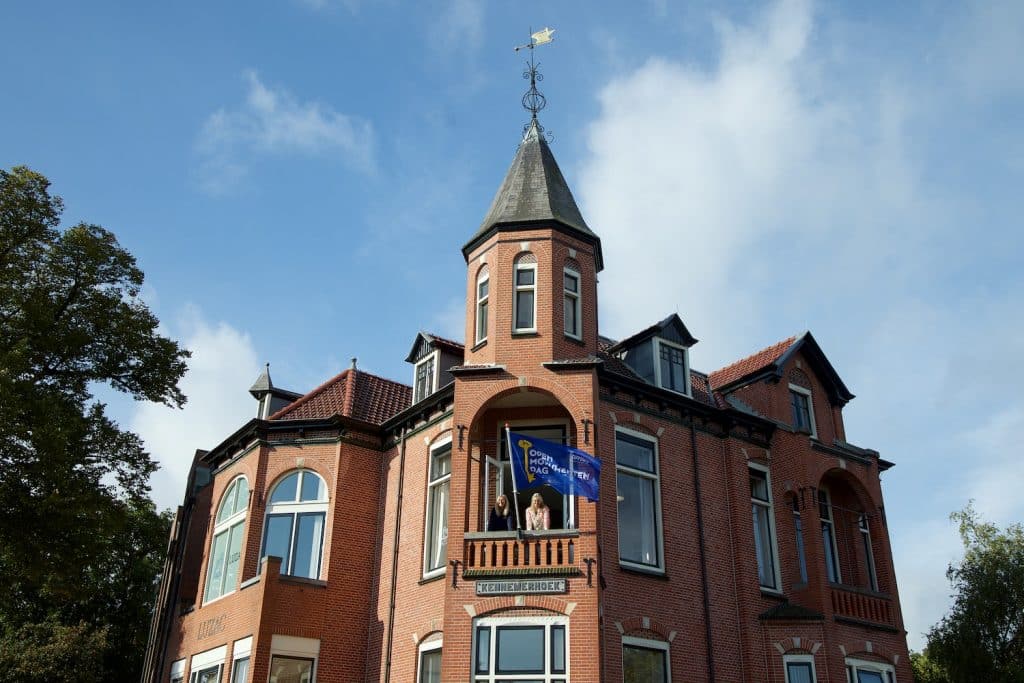 Luzak Alkmaar met vlag