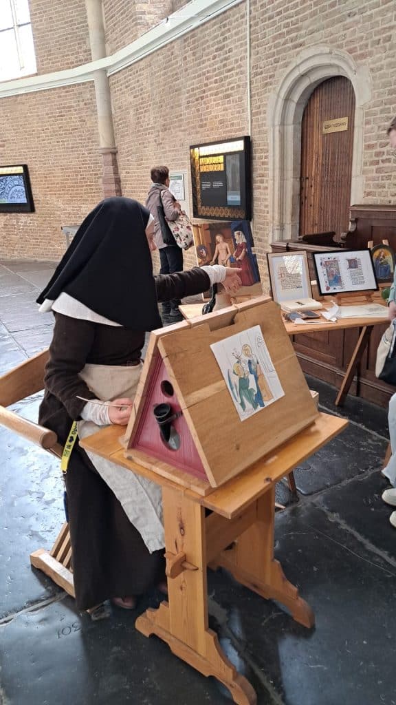 Non illustreert kasteelverhalen in Grote Kerk Alkmaar