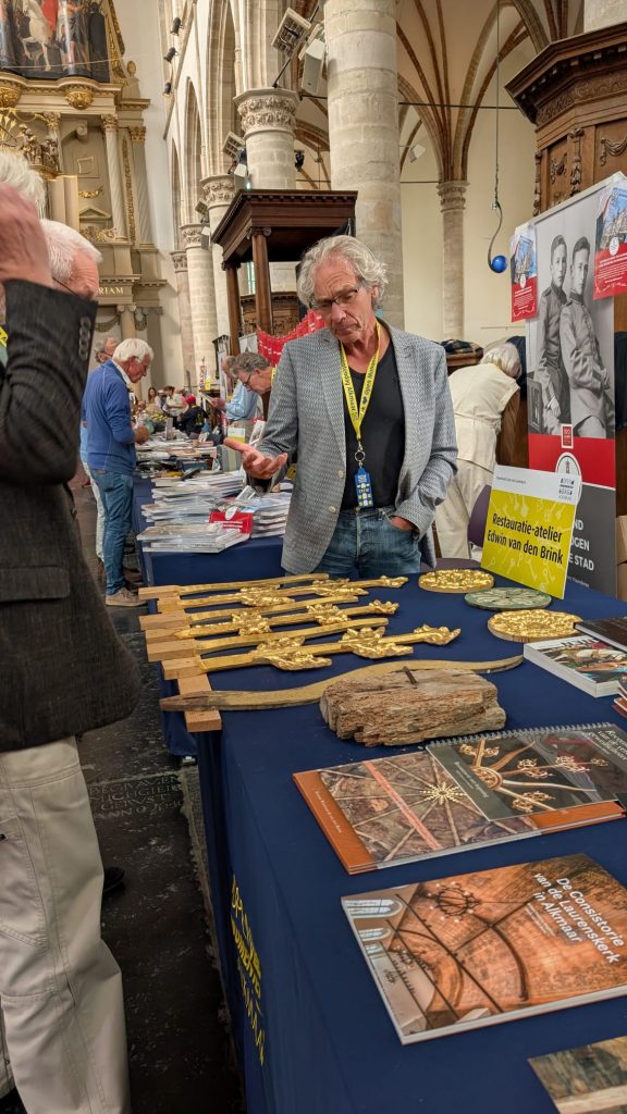 Restauratieatelier Edwin van den Brink op de Erfgoedmarkt in Grote Kerk Alkmaar
