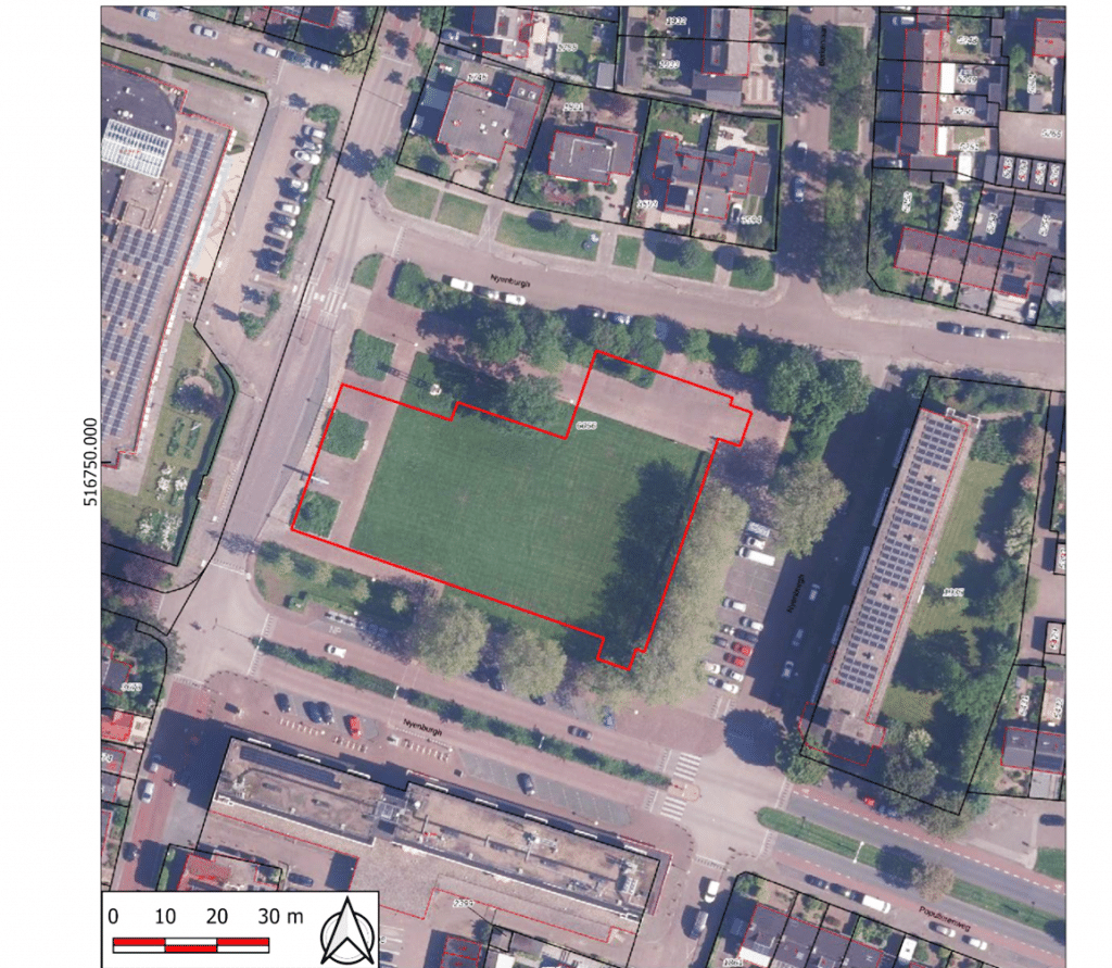Situering van het plangebied binnen het rode kader op een recente luchtfoto