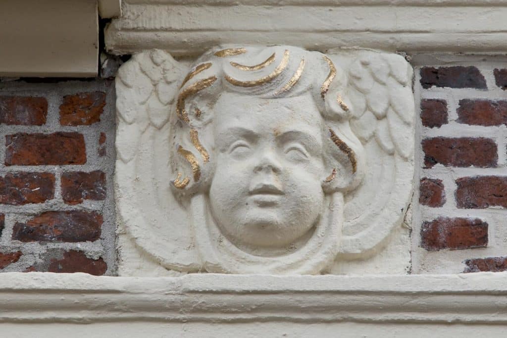 Cherubijn in de voorgevel van Provenhuis van Nordingen het Huis van Achten Foto J Elsinga 2012