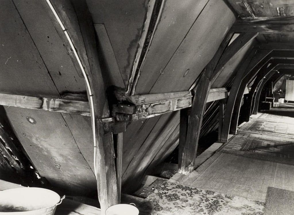 Kapconstructie van de zolder van het Huis van Achten Foto J Elsinga 1982