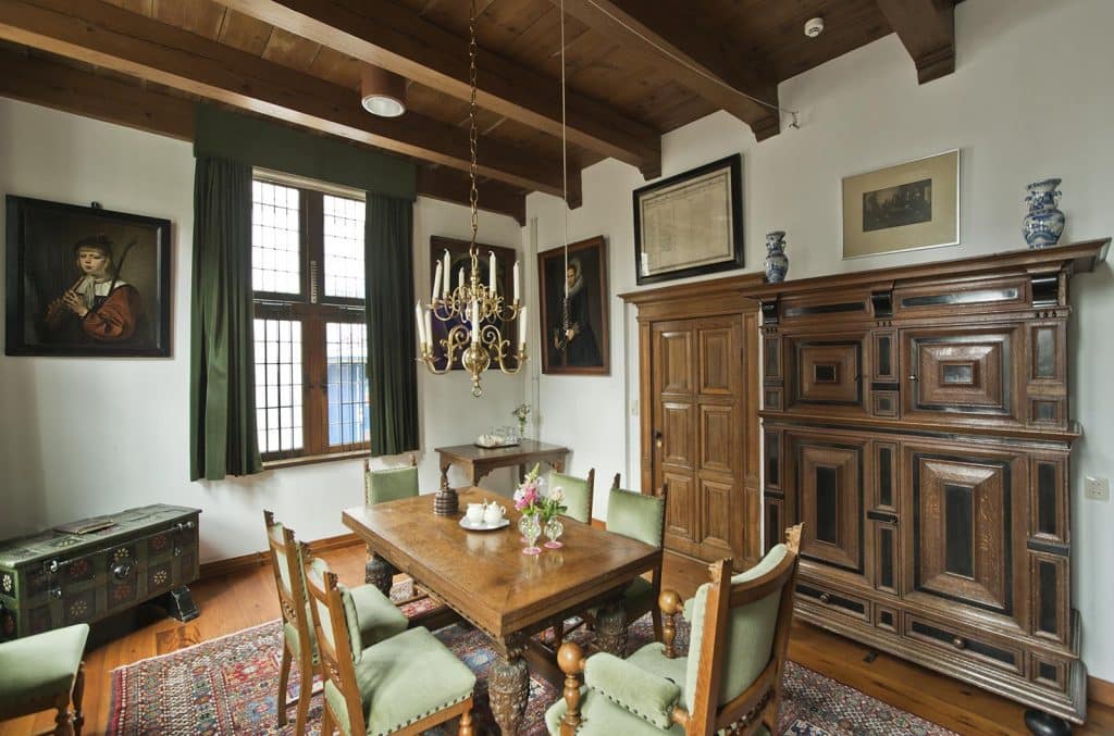 Regentenkamer van provenhuis van Nordingen of het Huis van Achten. Foto J. Elsinga 2012.