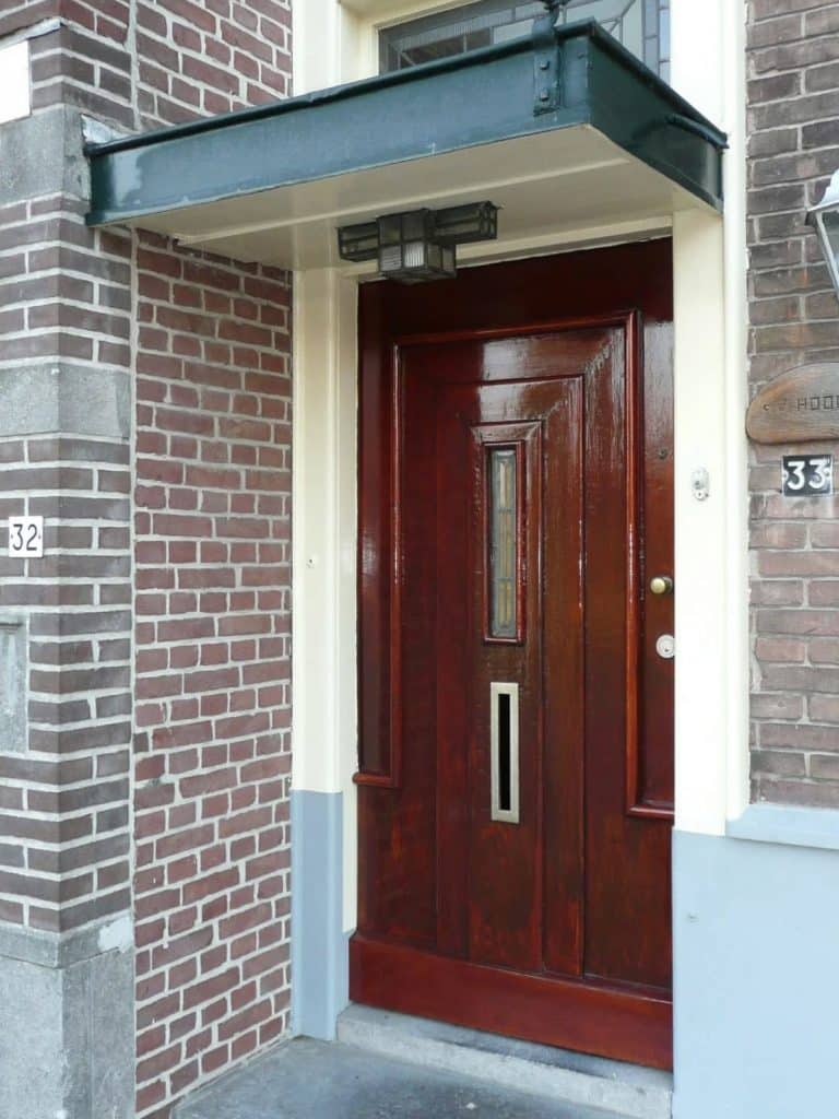 Voordeur met de lamp van woonhuis aan de Eilandswal 33