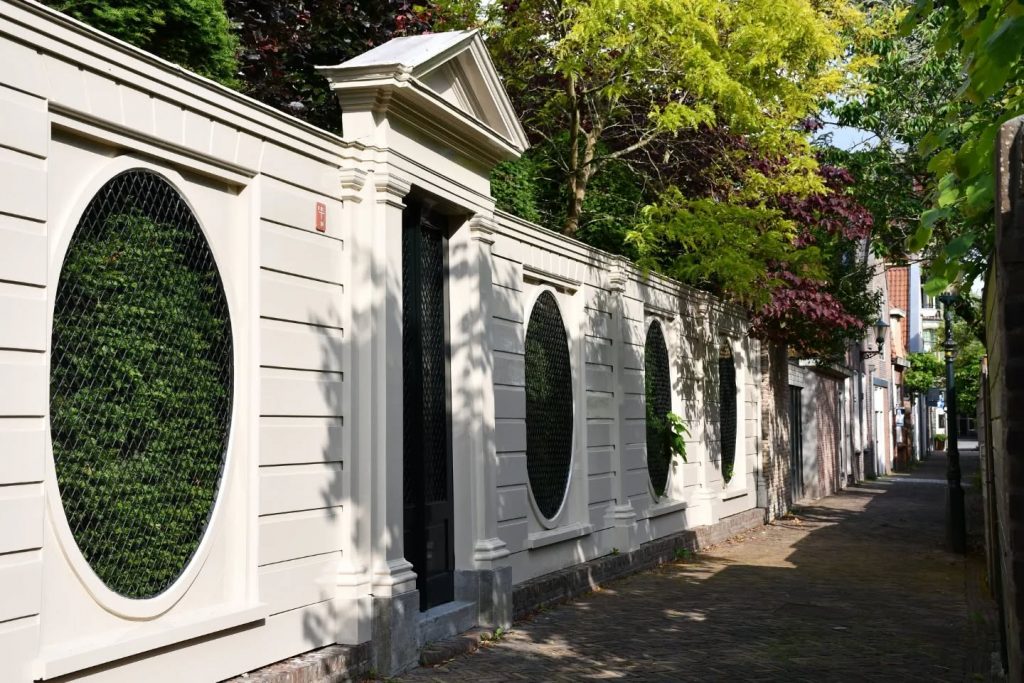 De mooiste schutting van Alkmaar aan de Gedempte Baansloot