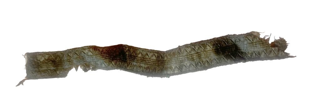 Detail van een geweven (linnen?) band of lint met fijne weefmotieven.