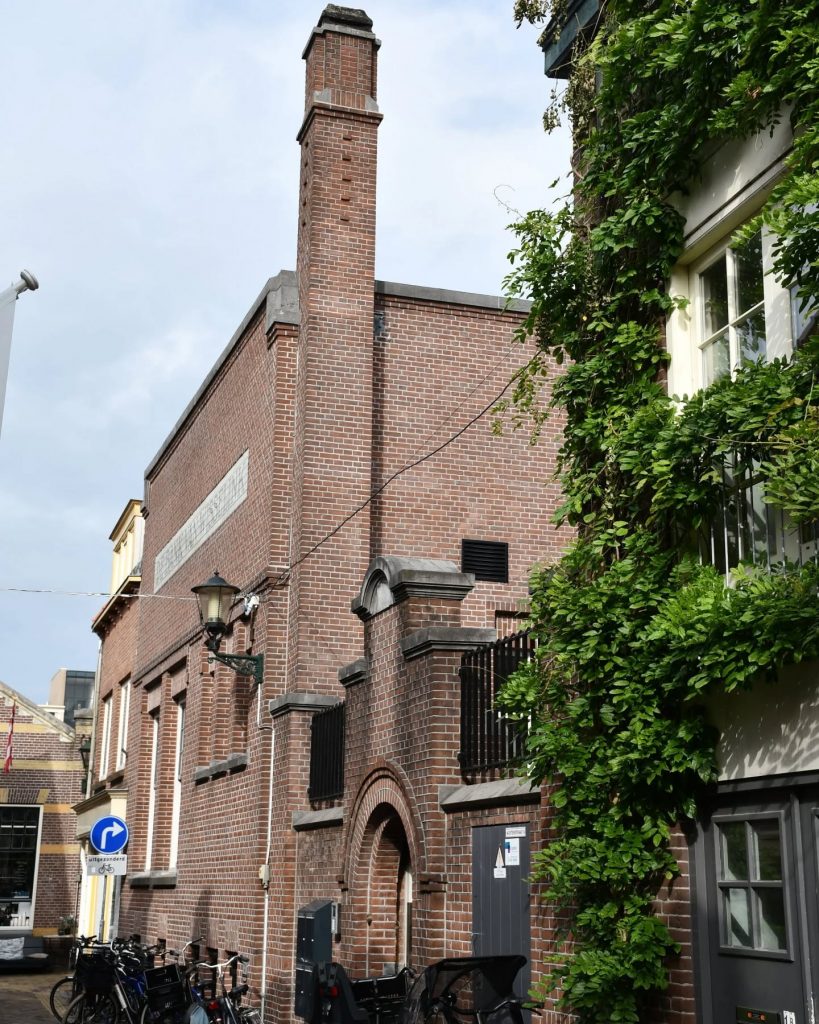 Schoorsteen op de Bank van Wisselink in Alkmaar
