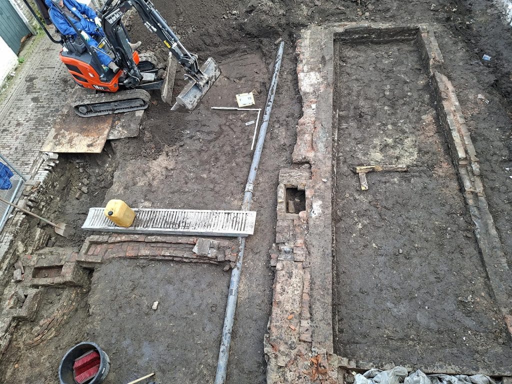 Opgraving in de Koorstraat/Augustijnsteeg. Overzichtfoto van het westelijk deel van het plangebied.