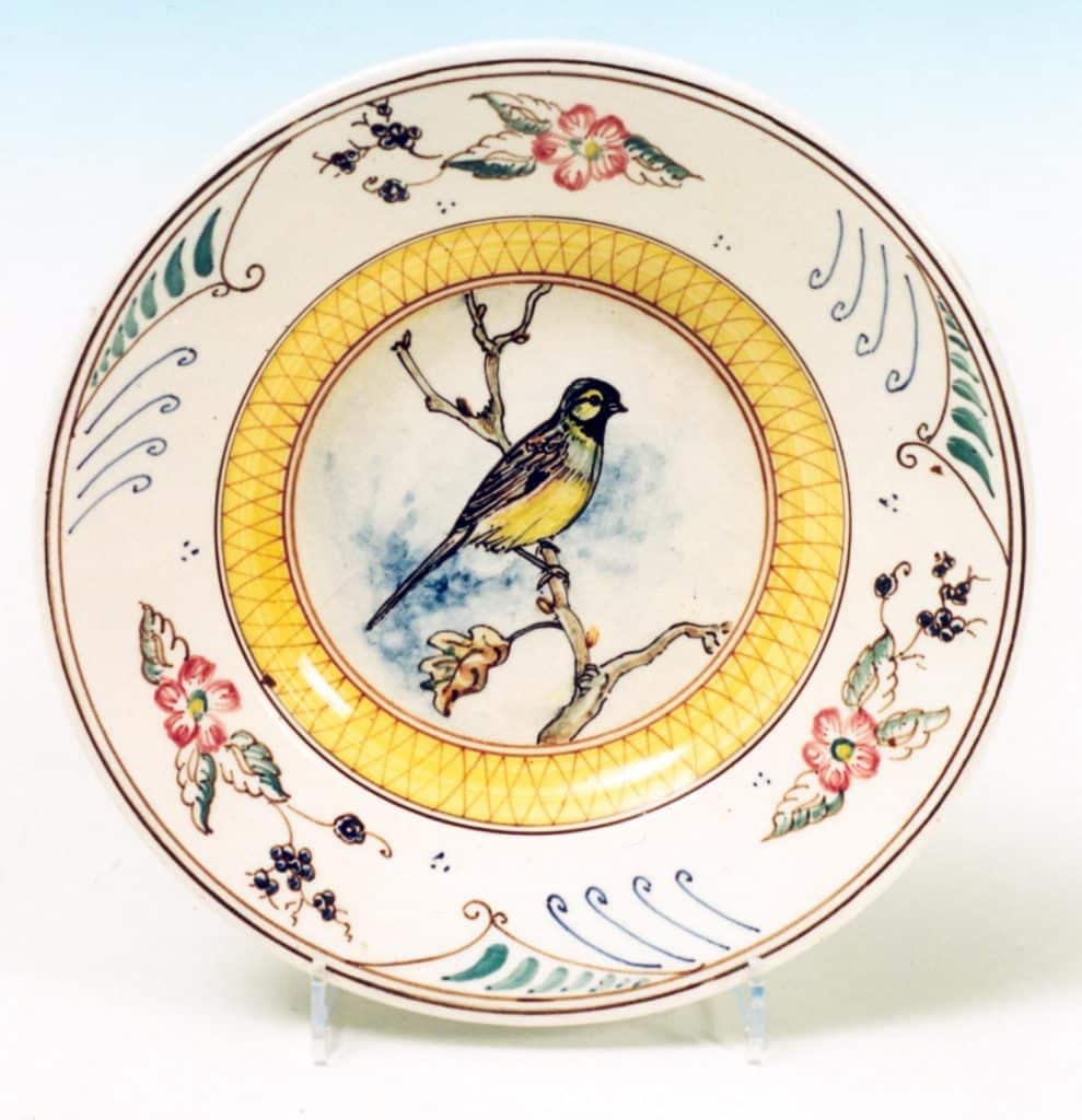 Bord (19 cm diameter) met de afbeelding van een Cirlgors vervaardigd in zijn Alkmaarse tijd (Collectie F.J. Kalksma, Alkmaar)