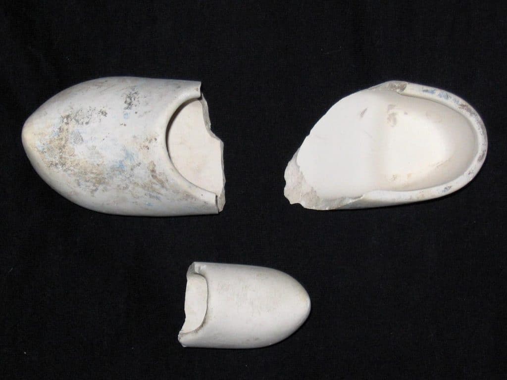 Klompjes voor toeristen, vervaardigd door Jan Kalksma.