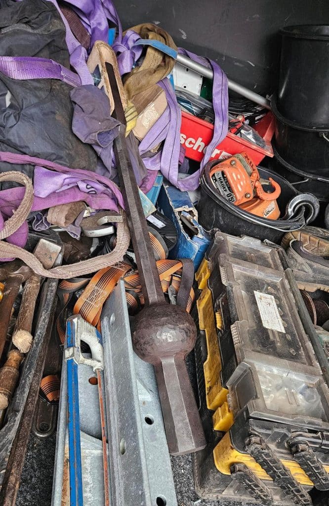 De klepel is gemaakt door Klokkengieterij Reidel uit Finsterwolde net als de klokkenstoel