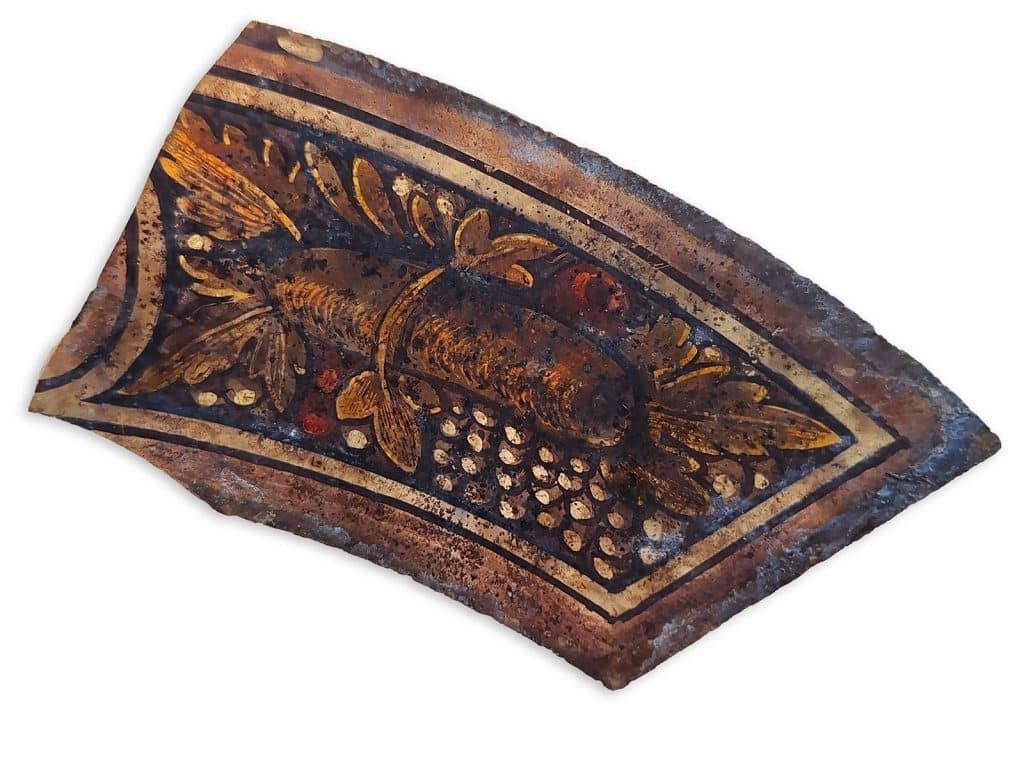 Een stukje van de versierde rand
van het bord.