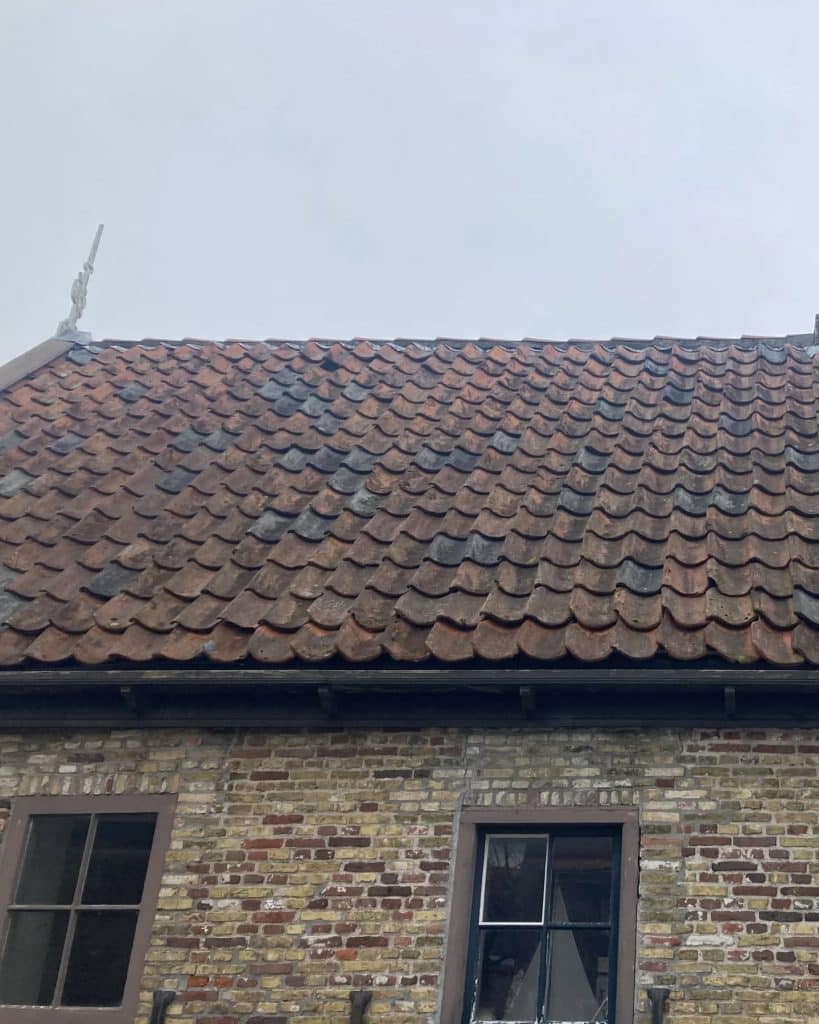 Dak van het houten huis aan de Kerkstraat