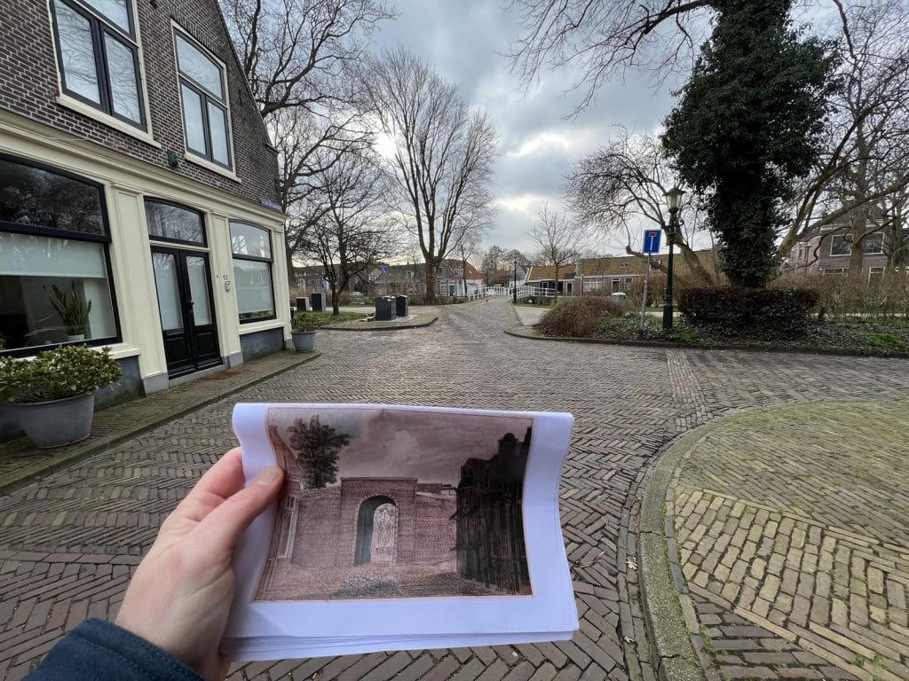 De locatie van de Nieuwlanderpoort toen en nu vanaf de binnenkant van de poort gezien.