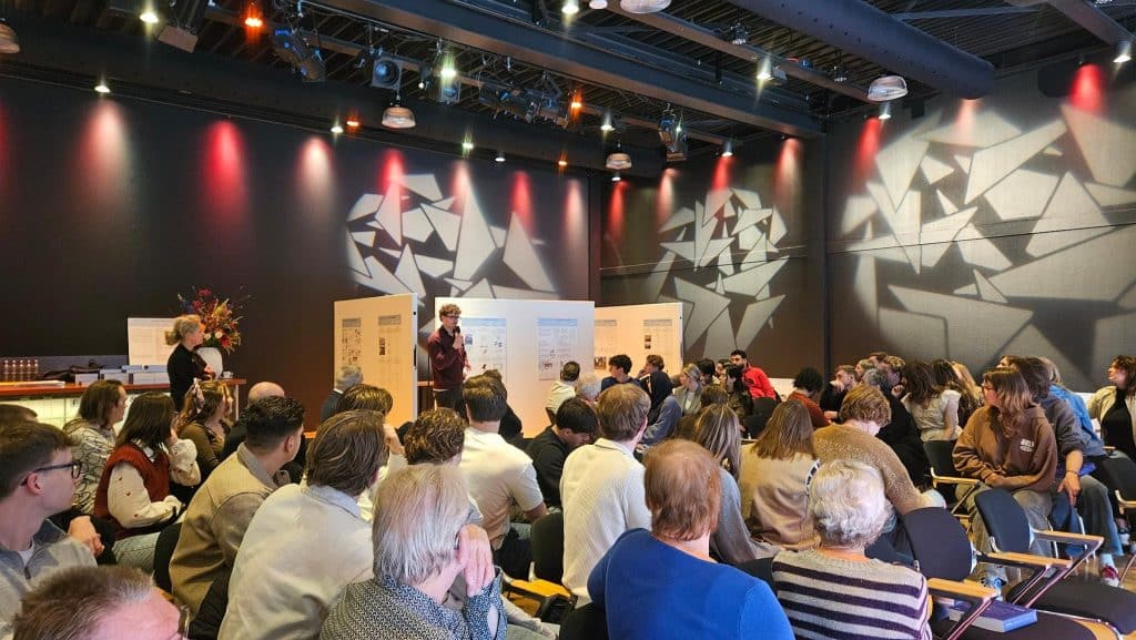 Studenten Bouwkunde van InHolland opnieuw aan de slag met gebouwen in de gemeente Alkmaar. Zij presenteerden de resultaten op presentatieborden in theater De Vest