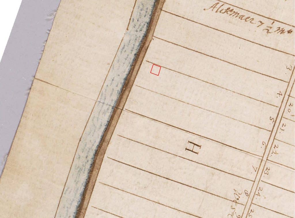 Uitsnede uit de kaart van 1635, met links de Westdijk (bruin ingekleurd) en blauw het huidige NH-kanaal. De westzijde van de Schermer begint achter de Westdijk. Het plangebied is aangegeven door middel van een rode omlijning. Het noorden bevindt zich boven.