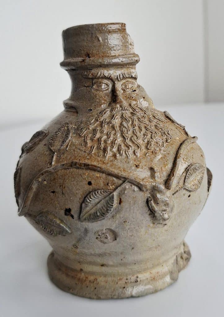 Baardmankruikje, gevonden bij de opgraving aan de Boterstraat in 2023.