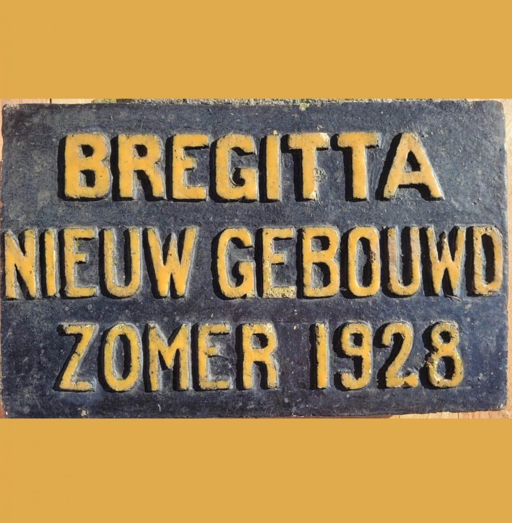Tot voor kort stond op deze plek aan de Westdijk een boerderij uit 1928 met de naam Bregitta