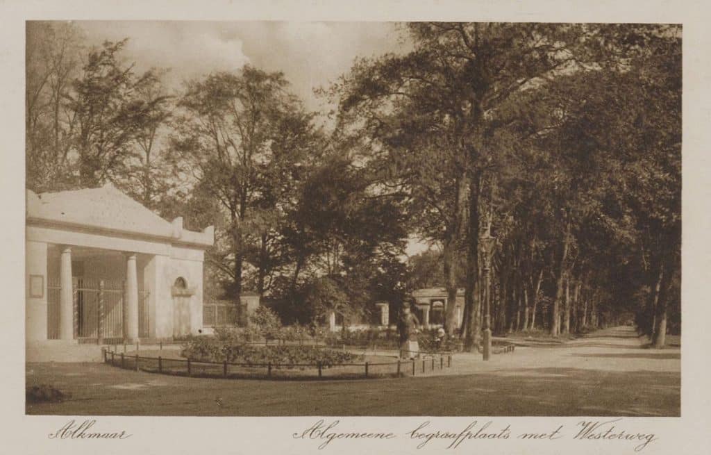 Prentbriefkaart van de Algemene Begraafplaats uit 1829-1830 Circa 1920