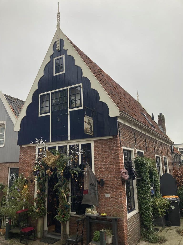 De gevel van het huis aan de Rechtestraat 51 in De Rijp