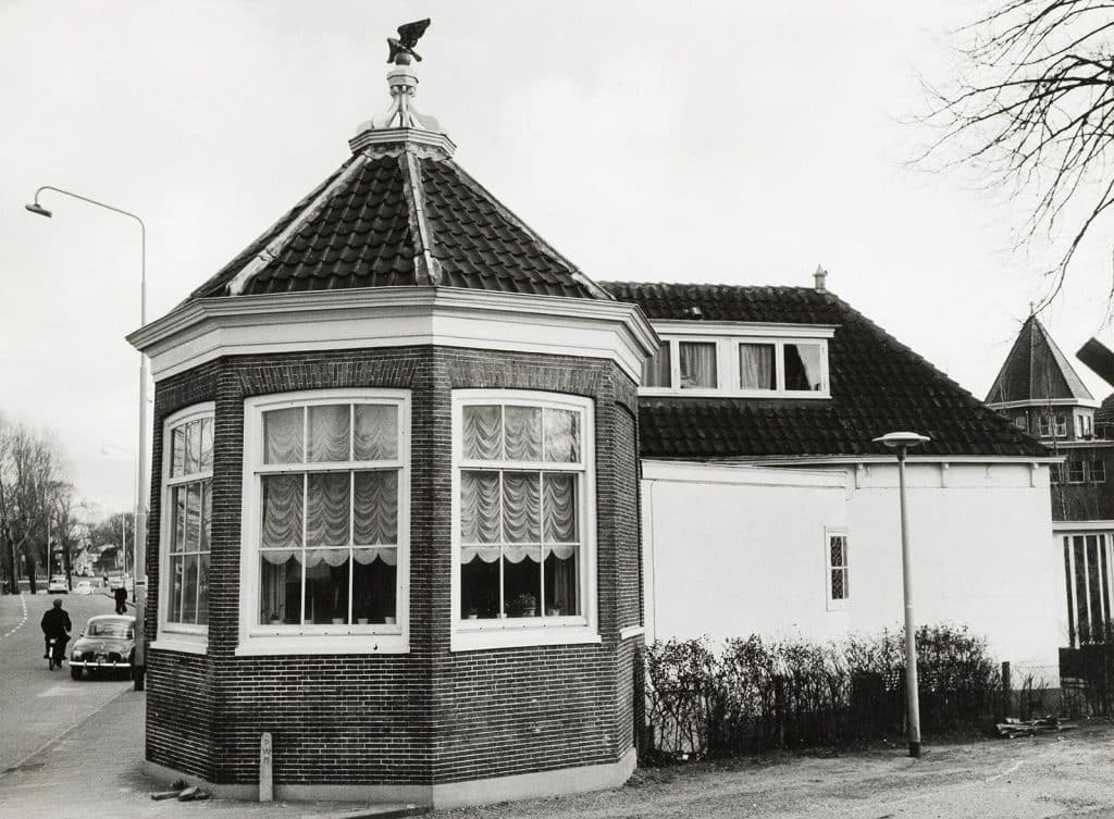 De Arendshof aan de Geestersingel in Alkmaar. Foto J. Schoen. Circa 1946.