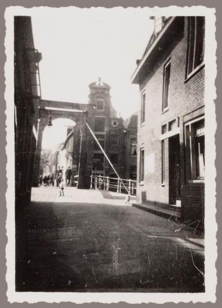 De Sint Annastraat bij het Verdronkenoord met aan het einde De Vigilantie in 1943