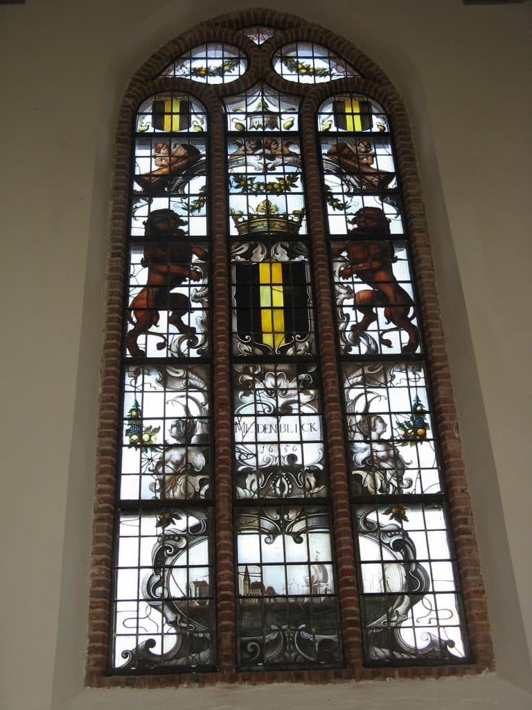 Gebrandschilderde raam in De Grote Kerk De Rijp geschonken door Medemblik in 1656. Foto J. van Zanten.