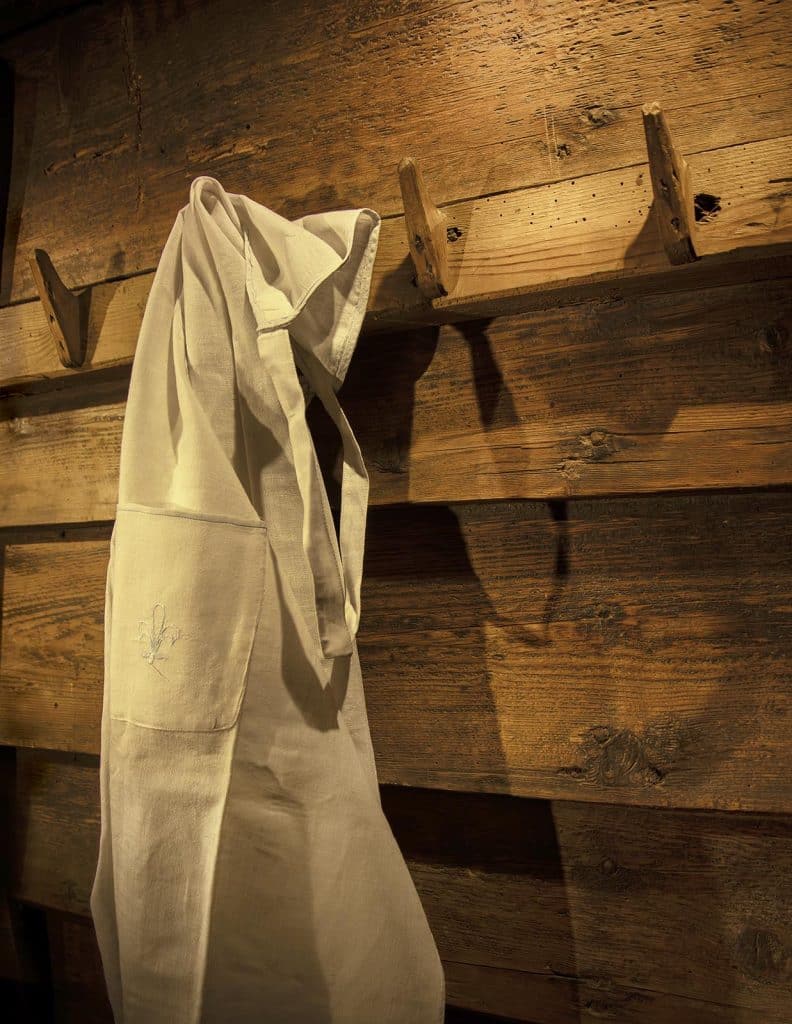 Kapstokhaken die horen bij het Gemeene wees- en armenhuis in De Rijp