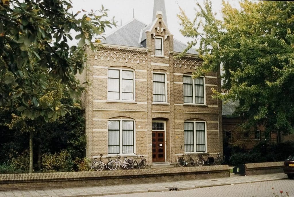 Pastorie van de Sint Laurentiuskerk in Oudorp in 1999.