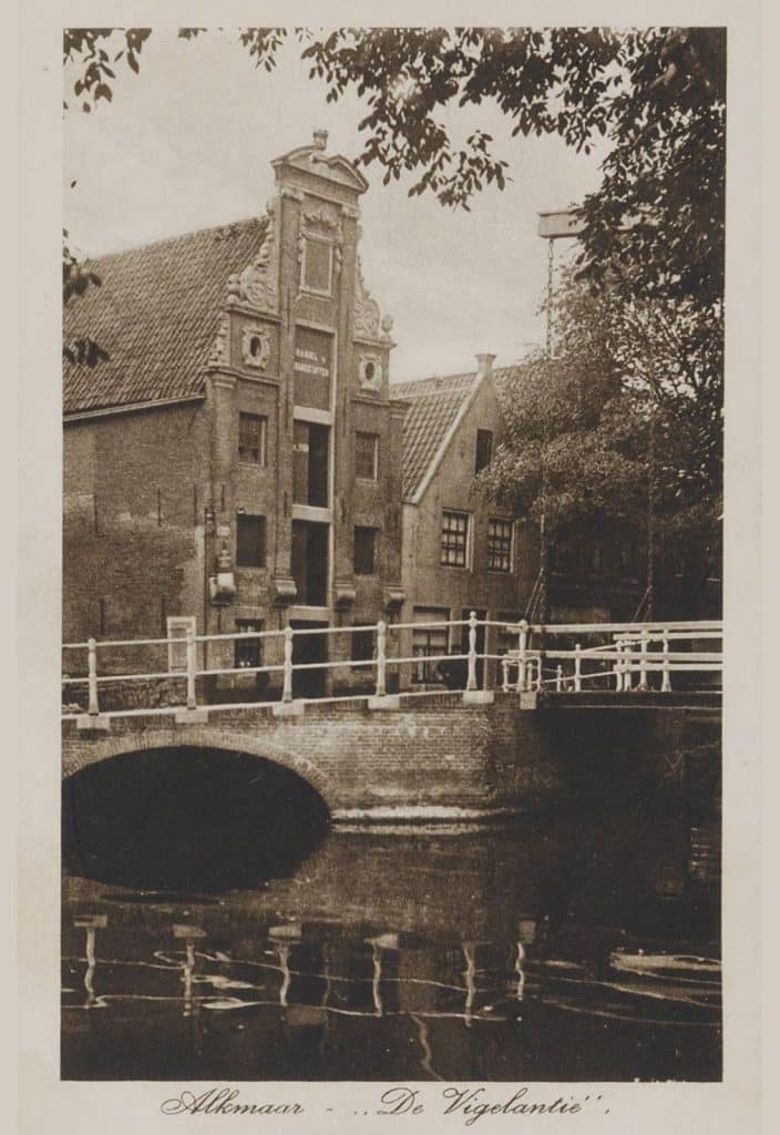 Prentbriefkaart van de Eenhoornbrug en De Vigilantie. Circa 1917.