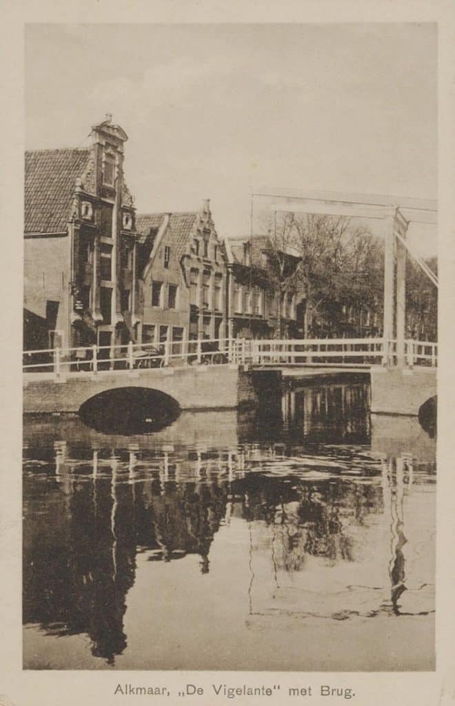 Prentbriefkaart van de Eenhoornbrug en De Vigilantie Circa 1918