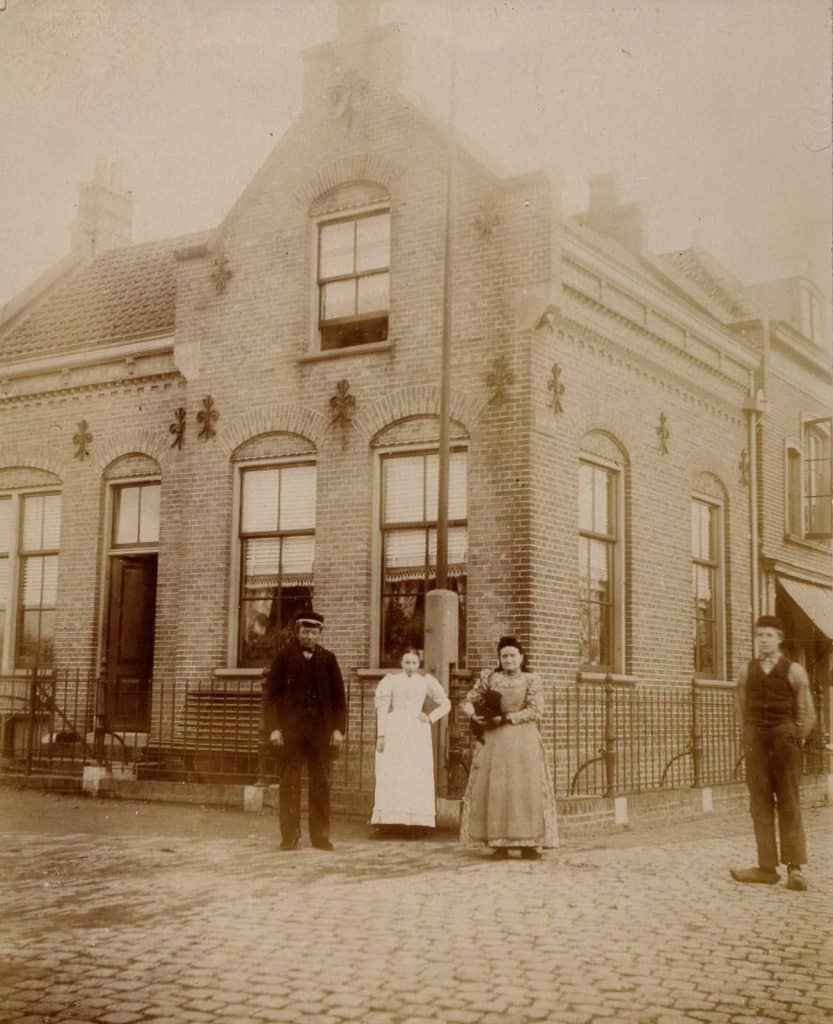 Woning van de brugwachter van de vlotbrug aan de Eilandswal Circa 1890