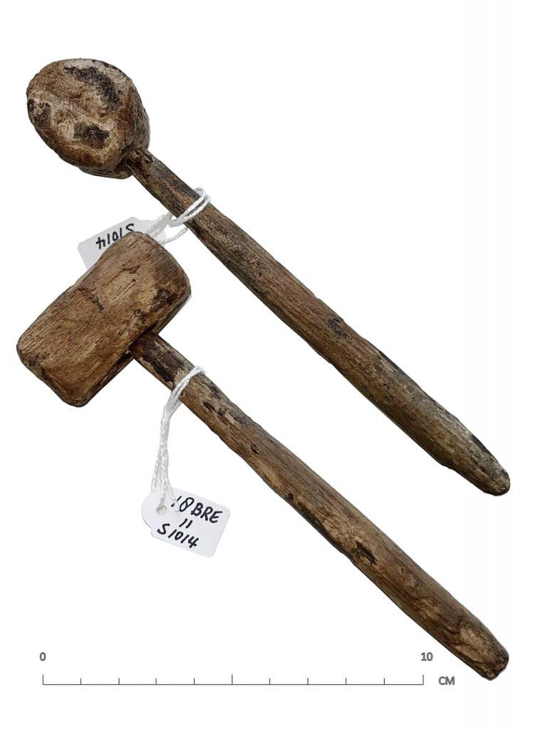 De houten hamer uit de beerput van het ‘Wapen van Heemskerk’ in de Breedstraat.