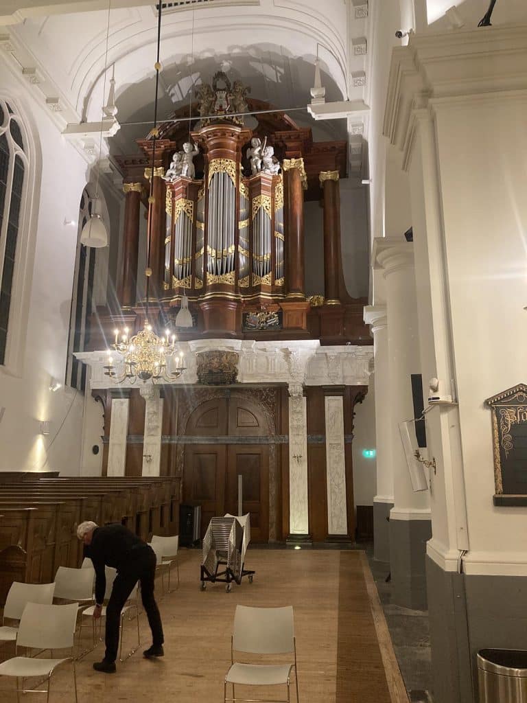 Interieur met het orgel in de Kapelkerk anno 2025.