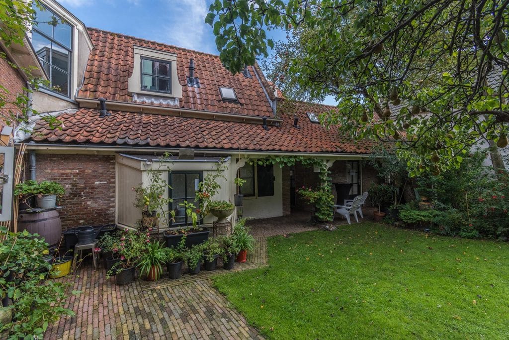 Binnentuin in het Hofje van Bijlevelt Foto Ritske Velstra 2025